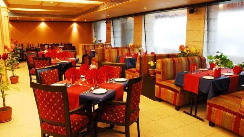 Vishwaratna Hotel Guwahati Dış mekan fotoğraf