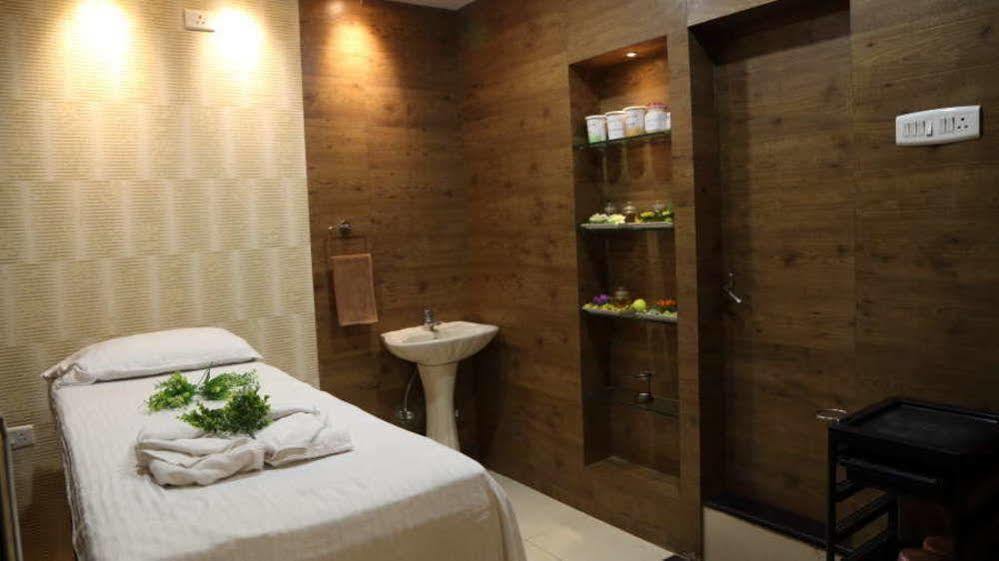 Vishwaratna Hotel Guwahati Dış mekan fotoğraf